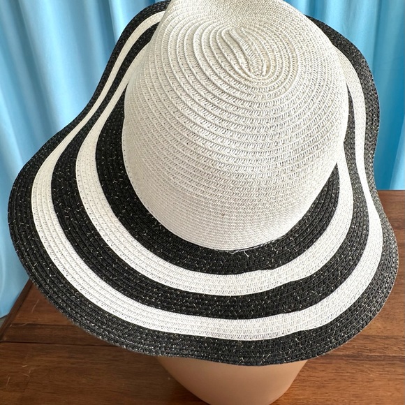 Magid Summer Floppy Hat Black & White Swirls 100% Straw - Picture 7 of 10